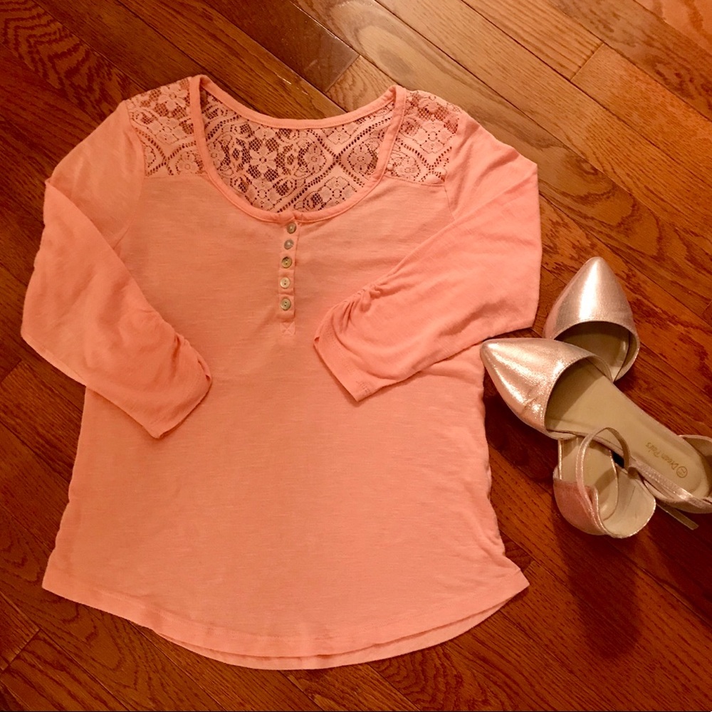 3/4 sleeve lacey shirt.